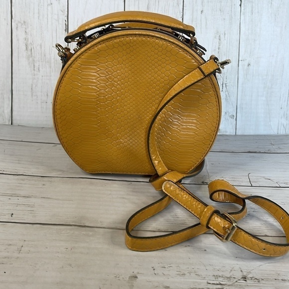INC International Concepts Butterscotch Faux Reptile Round Crossbody - Picture 2 of 12